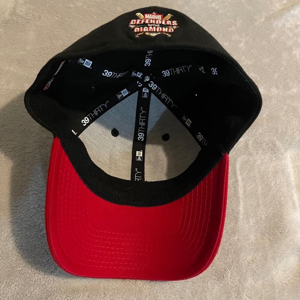 New Era 39THIRTY Marvel Defenders of the Diamond Black Red Hat Small Medium - Picture 5 of 7